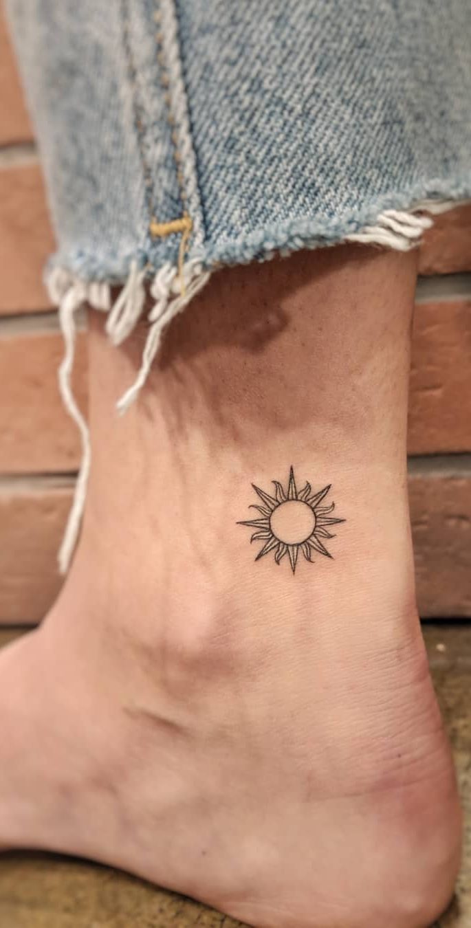 30+ Hot and Bright Sun Tattoo Ideas 2019 - Page 26 of 32 ...